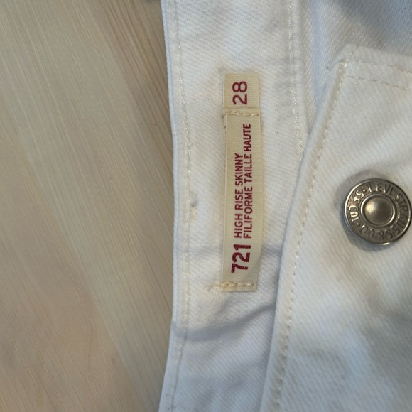 White Levi’s High-rise skinny jeans. Size 28 - Picture 5 of 5